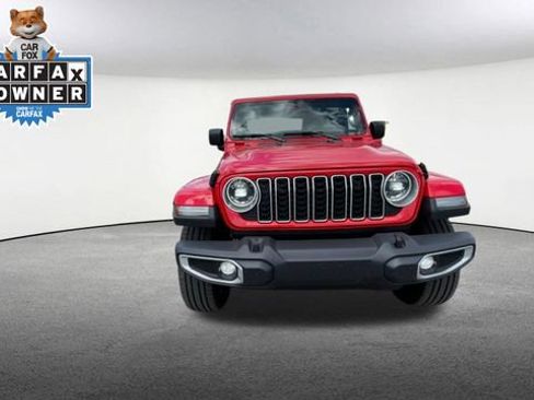 Used 2025 Jeep Wrangler Unlimited Sahara AWD/4WD image 3