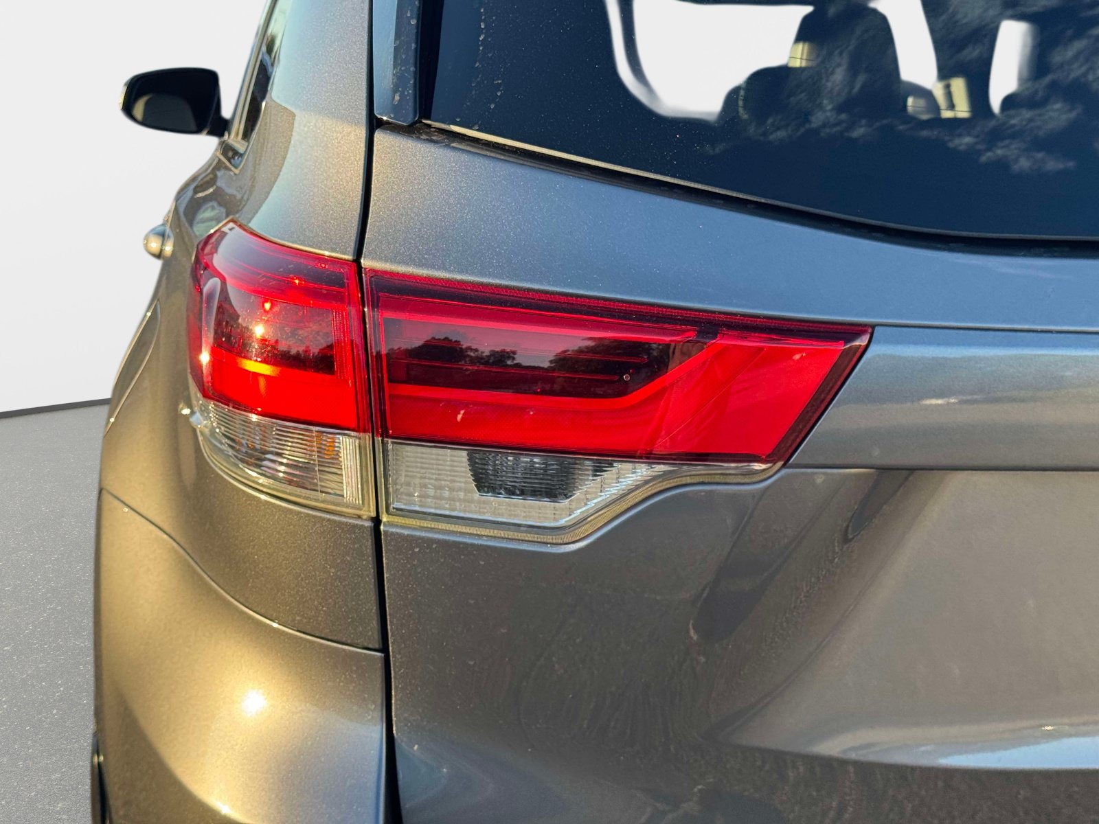 Used 2018 Toyota Highlander XLE AWD/4WD image 10