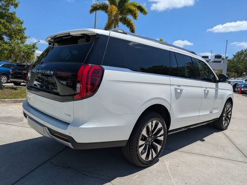 Certified 2025 Ford Expedition Max Platinum w/ Platinum Ultimate Package AWD/4WD image 4
