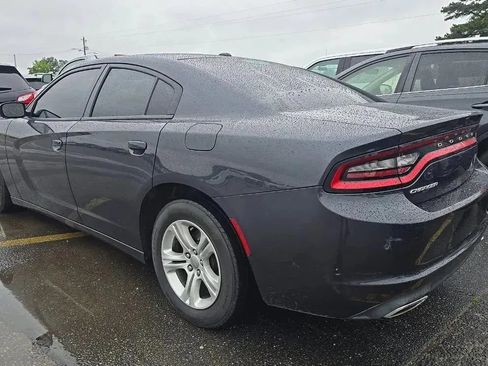 Used 2019 Dodge Charger SXT RWD image 4