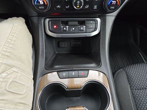 Certified 2023 GMC Acadia SLE w/ Driver Convenience Package image 21