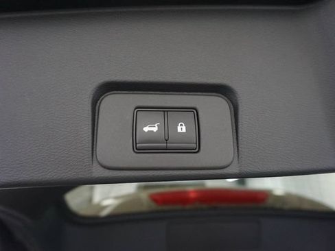 Used 2025 Nissan Rogue SV FWD image 14