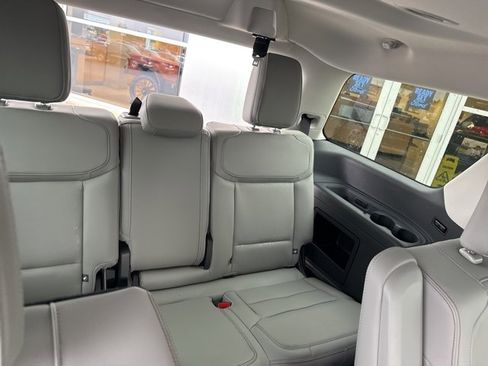 New 2025 Ford Expedition Active image 35