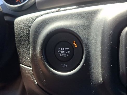 Used 2020 Jeep Wrangler Sport AWD/4WD image 23
