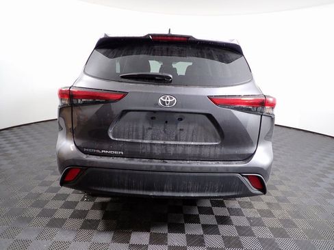 Used 2023 Toyota Highlander L FWD image 13
