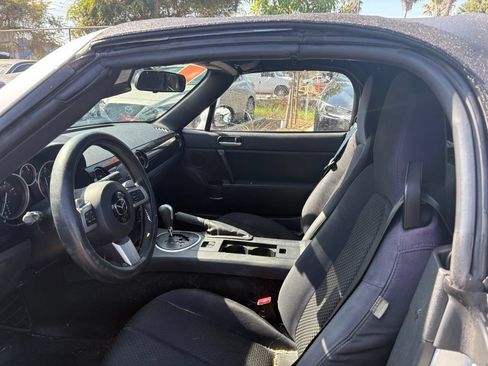 Used 2006 MAZDA MX-5 Miata Sport RWD image 12