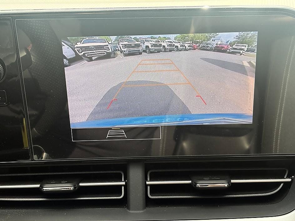 Used 2025 Chevrolet Trax RS FWD image 22