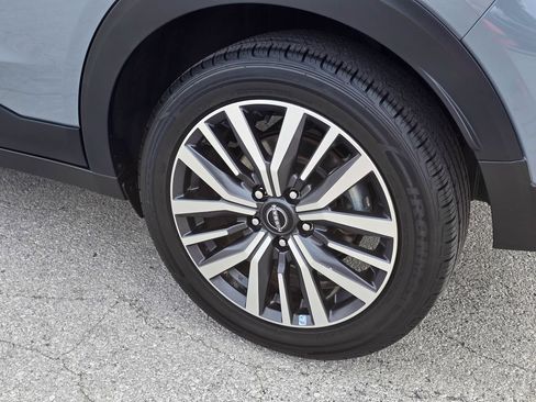 Used 2024 Nissan Kicks SV FWD image 11