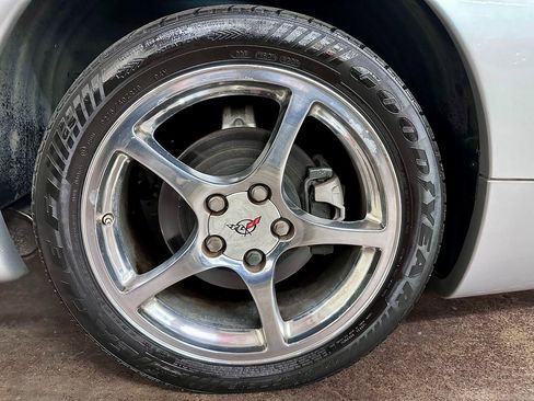 Used 2001 Chevrolet Corvette Convertible w/ Preferred Equipment Group2 image 27