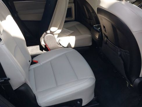 Used 2025 Kia Telluride S FWD image 9