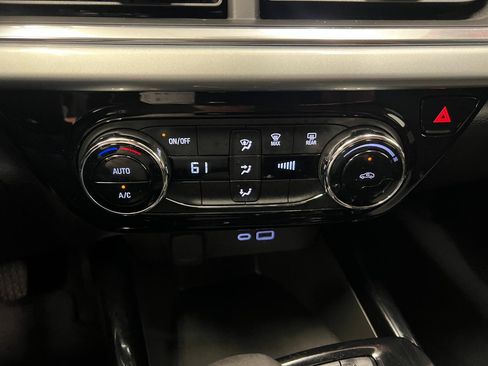 Used 2025 Chevrolet Trax LT FWD image 40