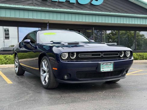 Used 2016 Dodge Challenger SXT Plus RWD image 4