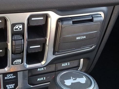 Used 2025 Jeep Wrangler Unlimited Rubicon image 27