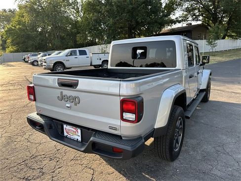 Used 2023 Jeep Gladiator Overland image 6