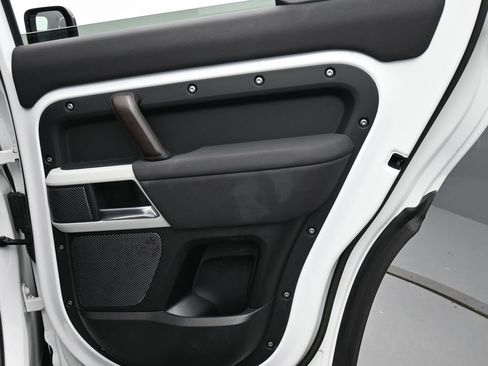 Used 2023 Land Rover Defender 110 S image 26