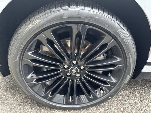 New 2026 Land Rover Range Rover Velar Dynamic SE image 11