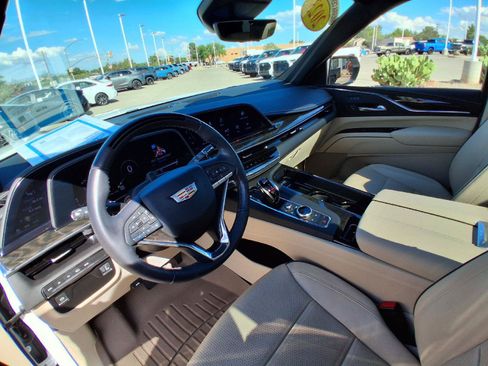 Used 2023 Cadillac Escalade Premium Luxury AWD/4WD image 18