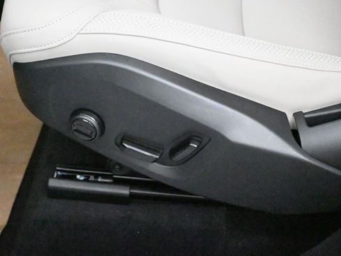 New 2026 Volvo XC90 B5 Plus image 12