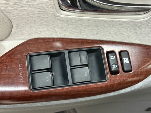 Used 2011 Toyota Sienna Limited image 17