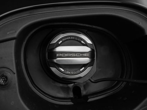 Used 2025 Porsche Macan image 17