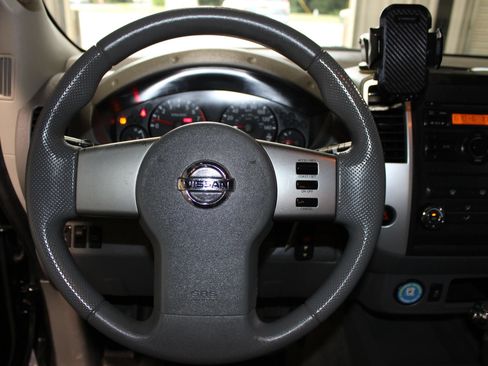 Used 2012 Nissan Frontier SV RWD image 11