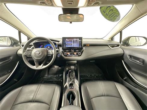 Used 2022 Toyota Corolla LE image 3