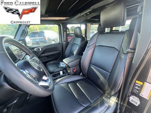 Used 2024 Jeep Wrangler Unlimited Sahara w/ Technology Group AWD/4WD image 24