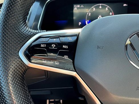 Used 2022 Volkswagen Tiguan SE R-Line image 22