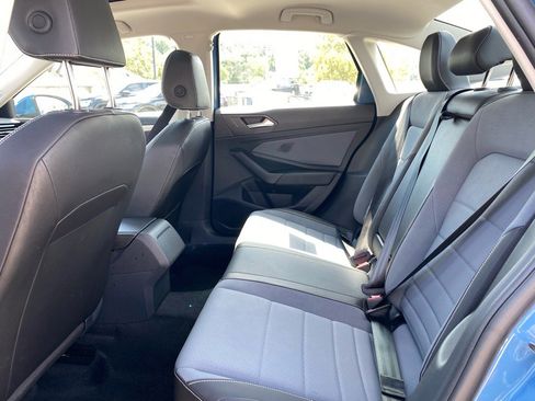 Certified 2025 Volkswagen Jetta SE w/ Sunroof Package image 18