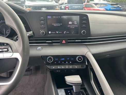 Used 2023 Hyundai Elantra Blue FWD image 27