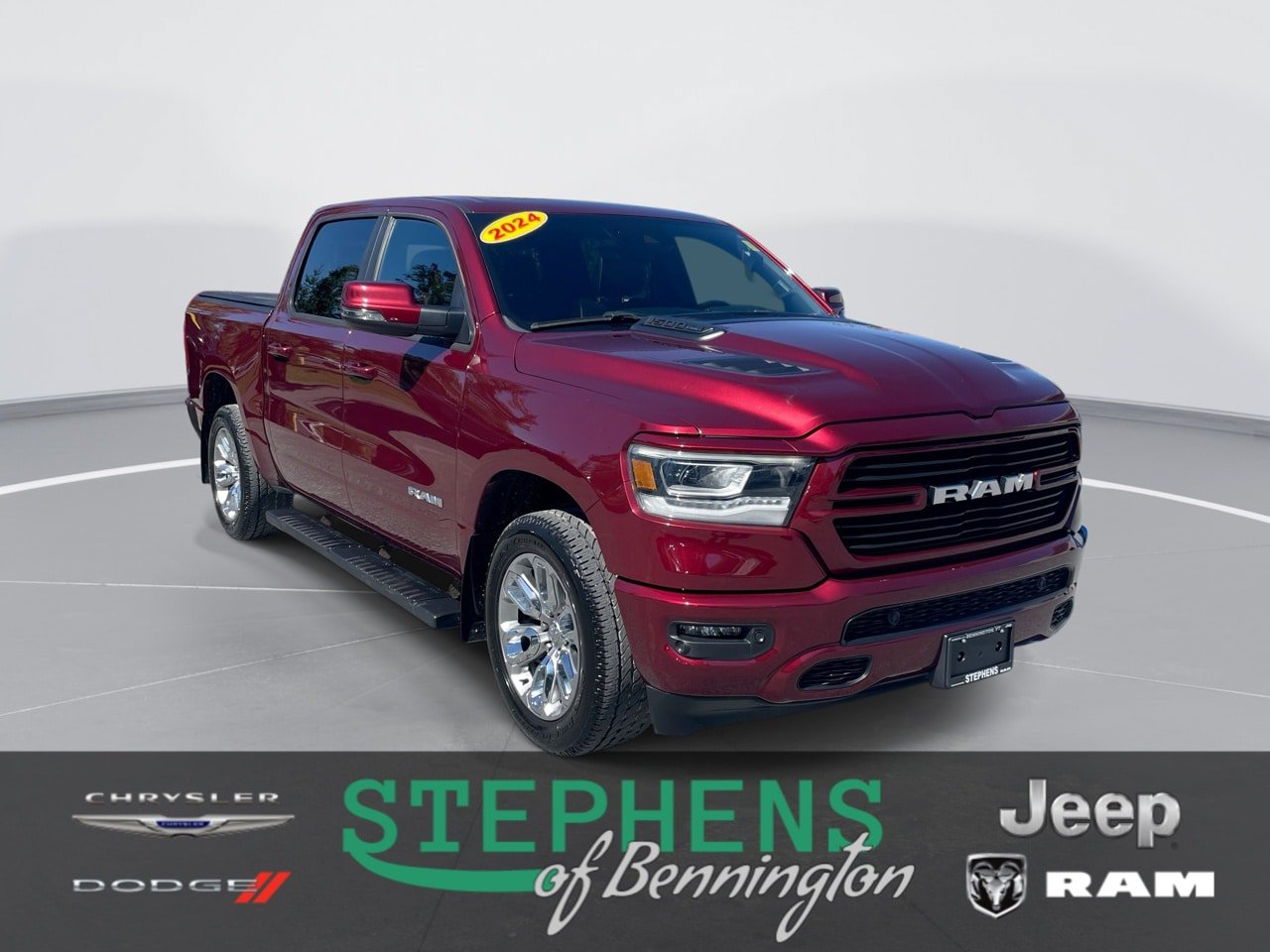 Used 2024 RAM 1500 Laramie AWD/4WD image 1