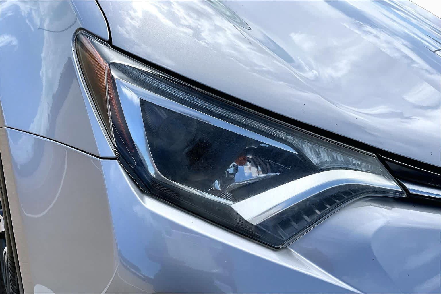 Used 2018 Toyota RAV4 XLE FWD image 28