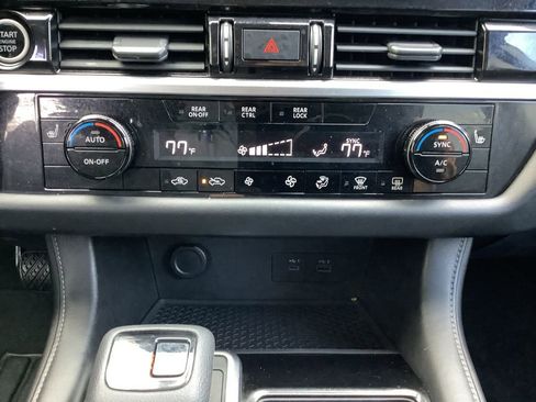 Used 2022 Nissan Pathfinder SV image 22