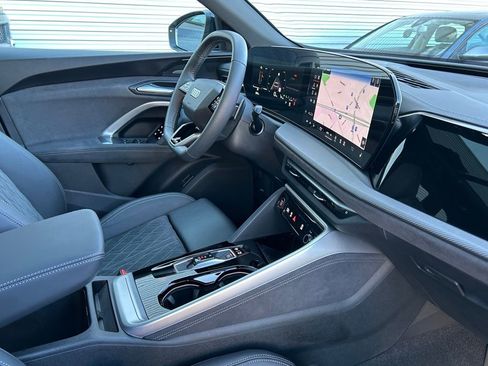 Used 2025 Audi SQ5 Premium Plus w/ Premium Plus Package image 51