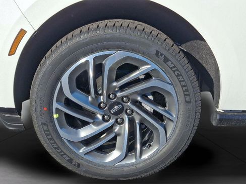 New 2026 Lincoln Navigator L Reserve image 8