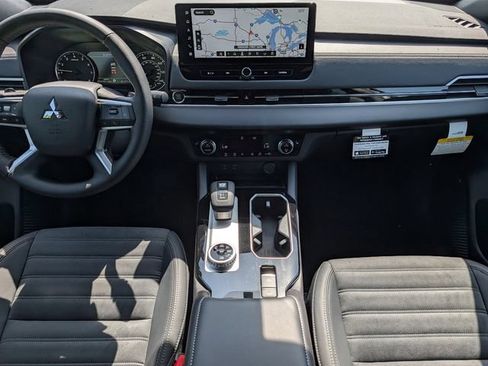 New 2026 Mitsubishi Outlander LE AWD/4WD image 7