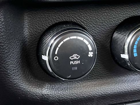 Used 2018 Jeep Wrangler Unlimited Sport S AWD/4WD image 28