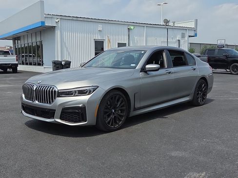 Used 2020 BMW 750i xDrive w/ Executive Package AWD/4WD image 2