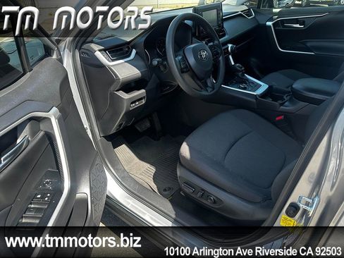 Used 2021 Toyota RAV4 XLE AWD/4WD image 6