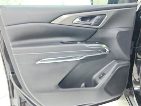 Used 2025 Chevrolet Traverse LT FWD image 20