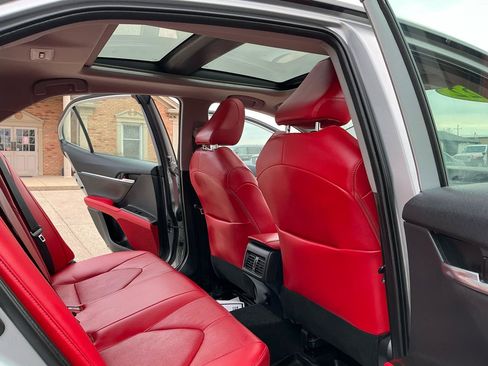 Used 2022 Toyota Camry XSE image 21