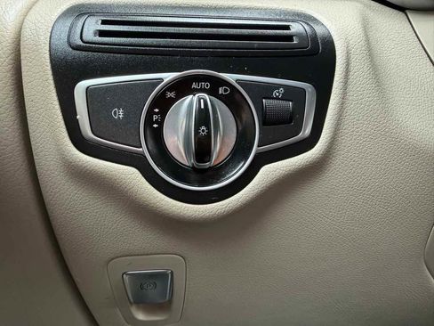 Used 2017 Mercedes-Benz GLC 300 w/ Premium 2 Package image 28