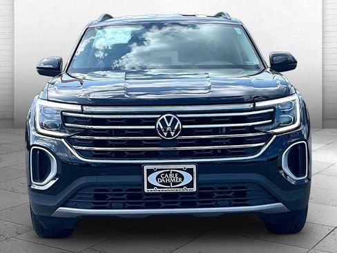 Used 2024 Volkswagen Atlas SE AWD/4WD image 2