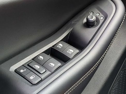 Certified 2023 Jeep Grand Cherokee Limited w/ Luxury Tech Group II AWD/4WD image 25