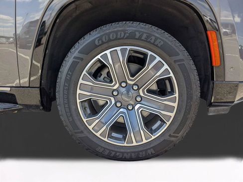 Used 2024 Jeep Wagoneer Series II AWD/4WD image 10