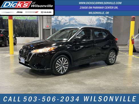 Used 2021 Nissan Kicks SV image 1