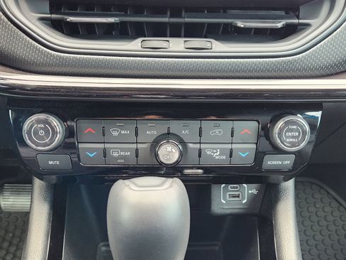 Used 2024 Jeep Compass Latitude w/ Convenience Group image 22