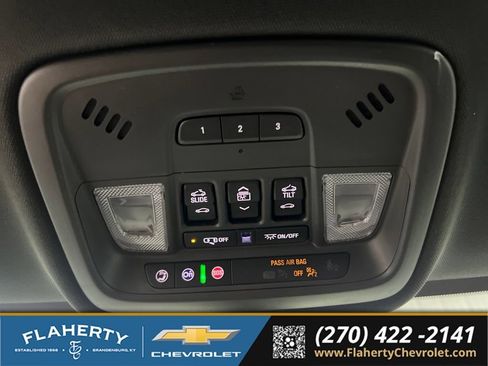 Used 2023 Chevrolet Traverse Premier AWD/4WD image 36