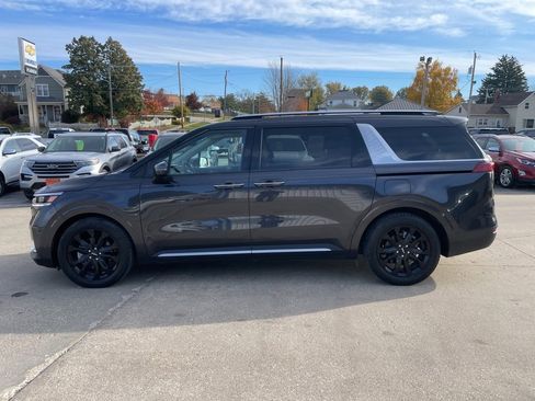 Used 2024 Kia Carnival SX Prestige image 2