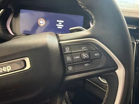 Used 2023 Jeep Grand Cherokee Limited AWD/4WD image 32